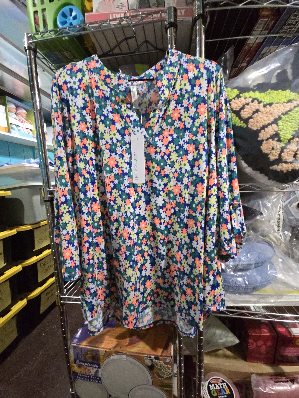 New XL Dear Scarlett Floral V-Neck Women’s Top in Navy with Multi-Color Flowers